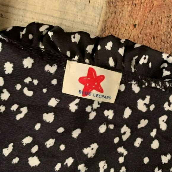 Blue leopard black and white animal print baby doll low neck short sleeve blouse - Picture 4 of 6